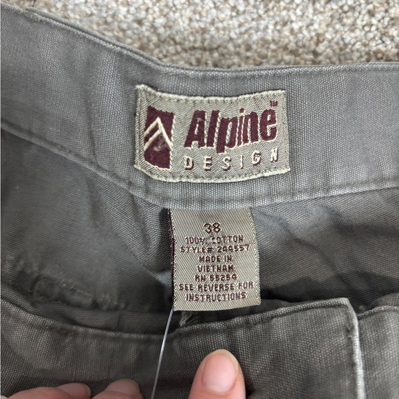 NWT Alpine Design Outdoor Hiking Cargo Shorts Green/Grey‎ Size 38 - Picture 5 of 7